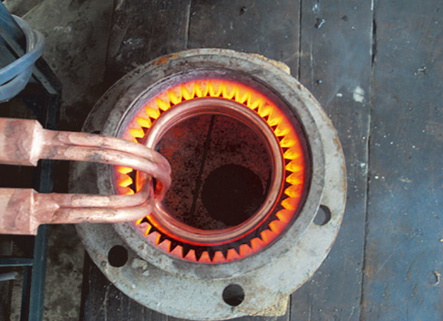 Gear inner teeth heating for quenching